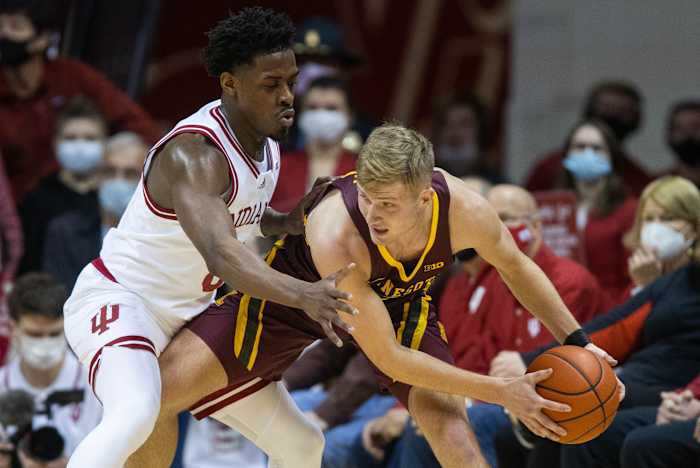 Xavier Johnson guards a Minnesota Golden Gopher.